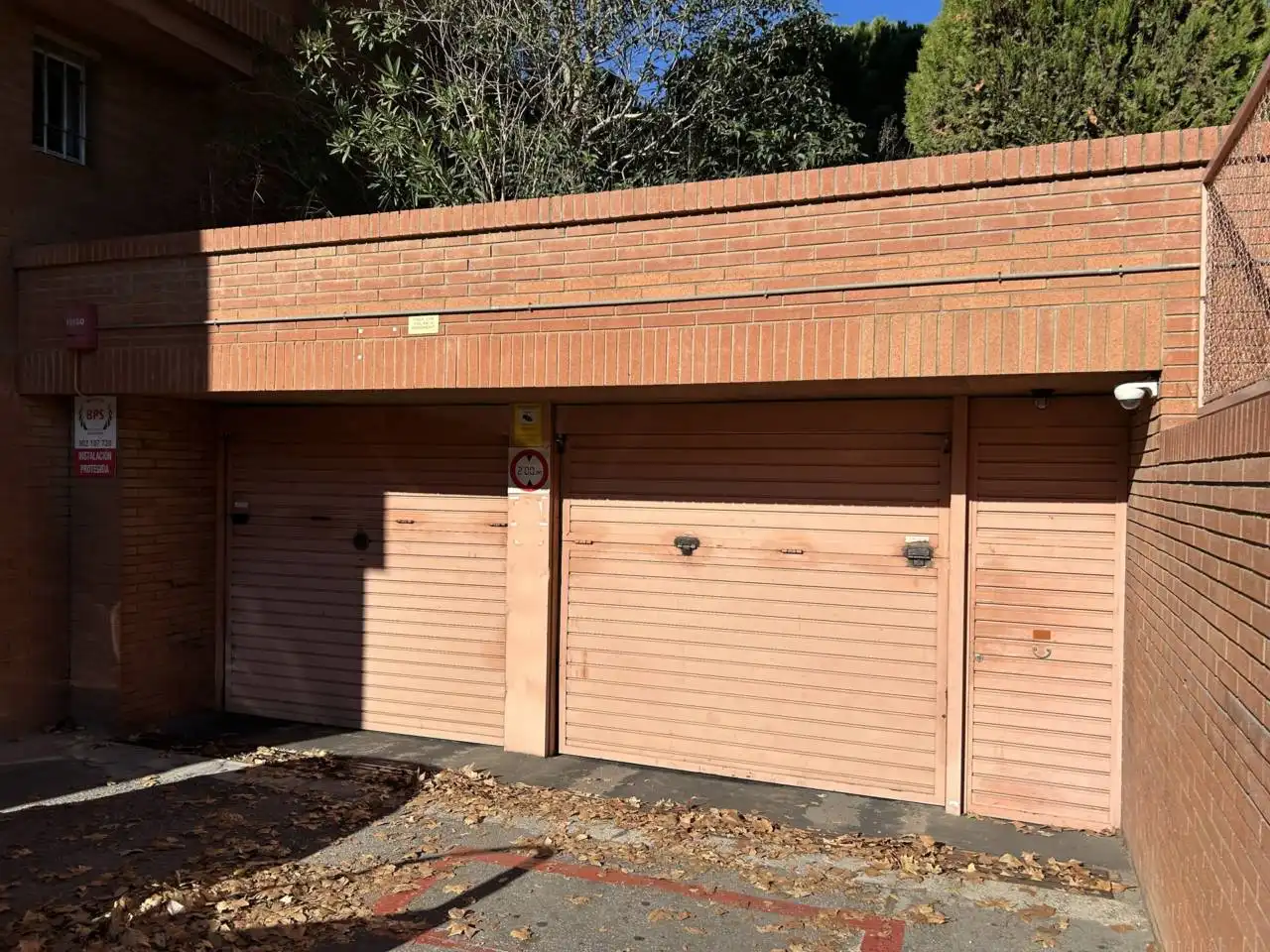 Vista exterior de Garatge en venda en Sant Joan Despí amb Alarma