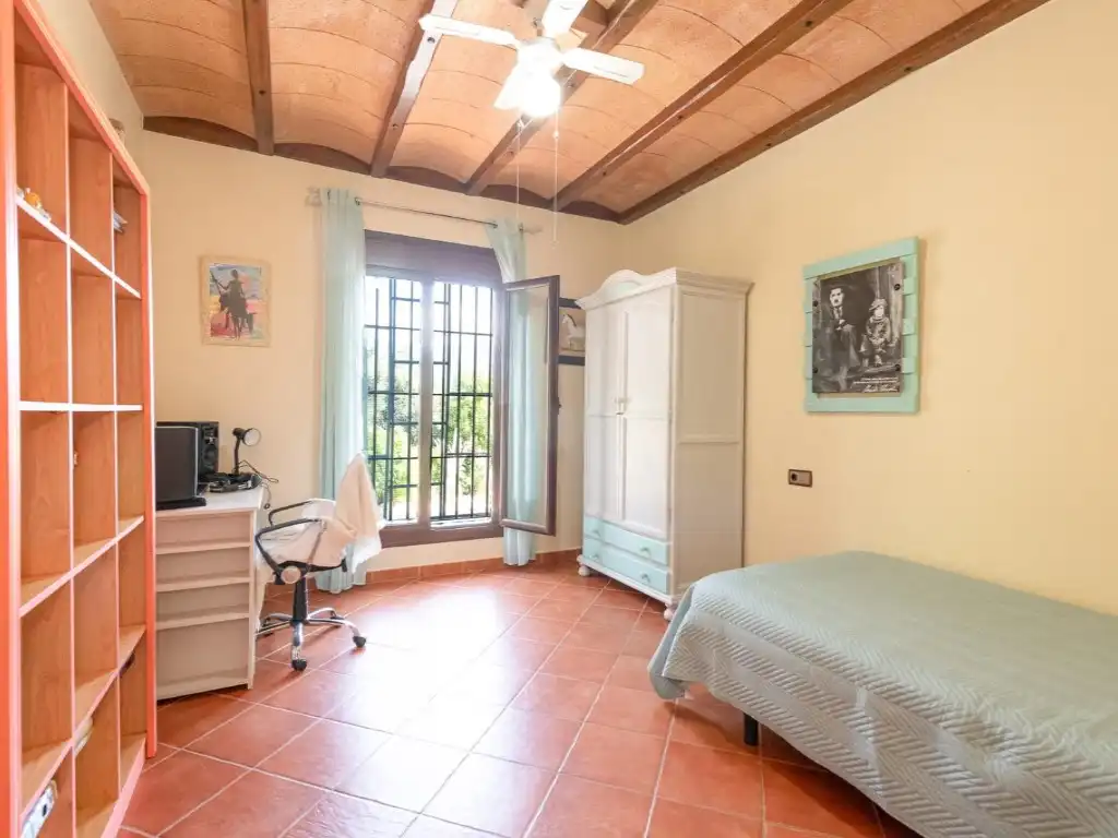 Dormitori de Finca rústica en venda en Villanueva del Trabuco amb Aire condicionat, Jardí privat i Terrassa
