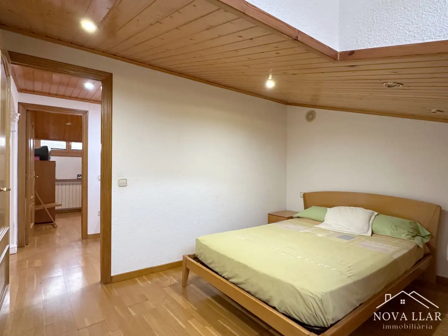 Dormitori de Casa adosada en venda en Gombrèn amb Calefacció, Parquet i Forn
