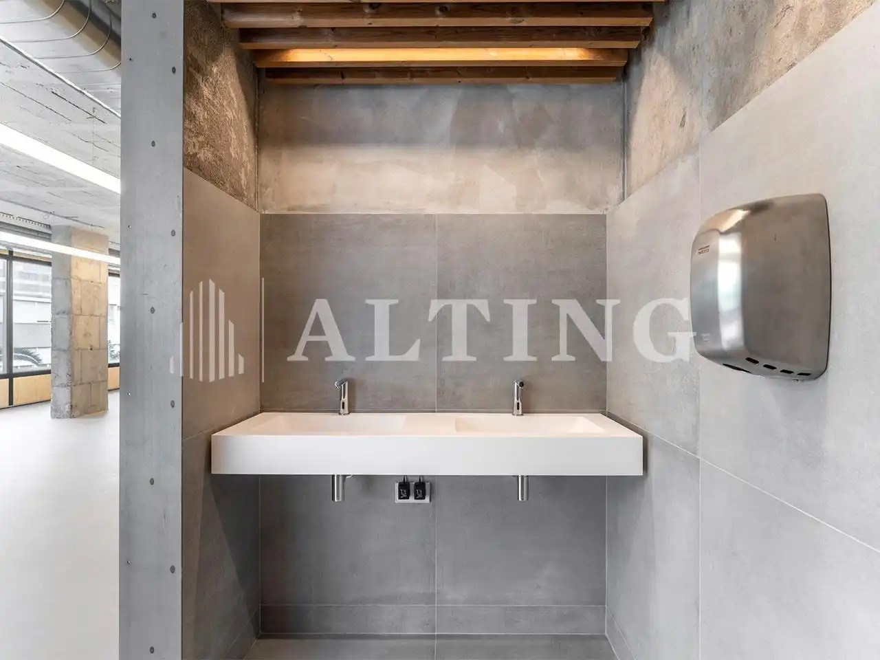 Badezimmer von Büro zur Miete in Barcelona