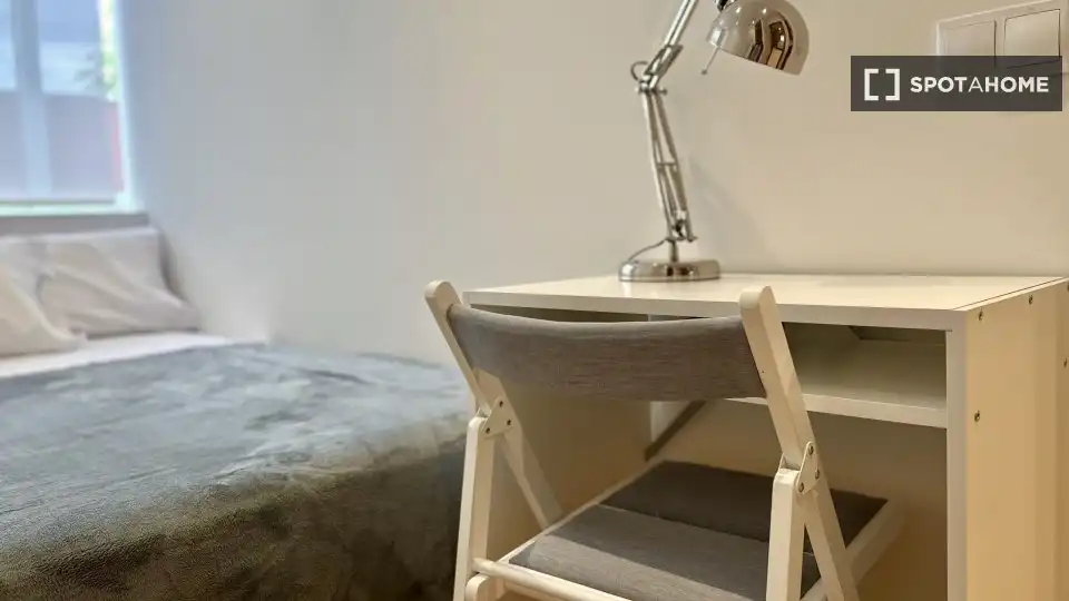 Bedroom of Flat for rent in Madrid  with Air Conditioner, Heating and Furnished