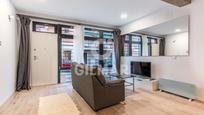 Living room of Flat for sale in  Madrid Capital  with Oven