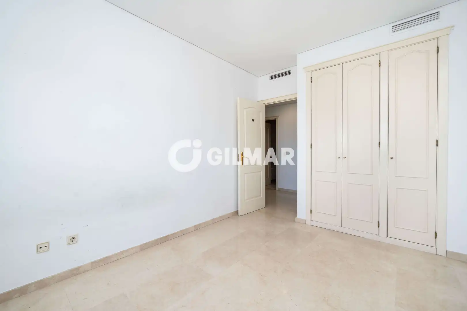 Bedroom of Flat for sale in Madrid  with Heating, Private garden and Storage room