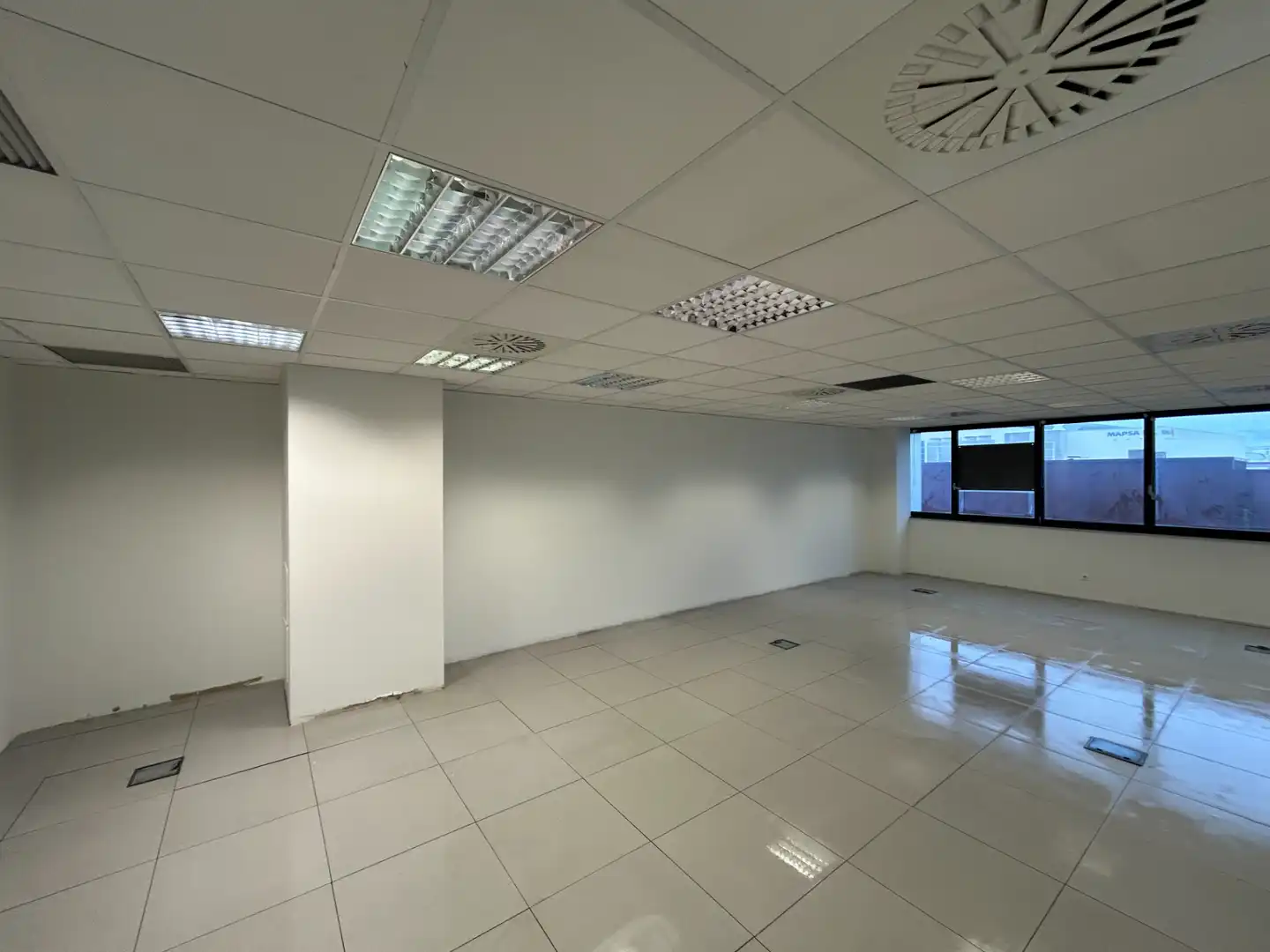 Office space with lift to rent in Polígono Parque Empresarial la Muga 11, imagen 11