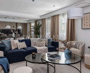 Sala d'estar de Apartament en venda en  Madrid Capital amb Aire condicionat, Calefacció i Terrassa