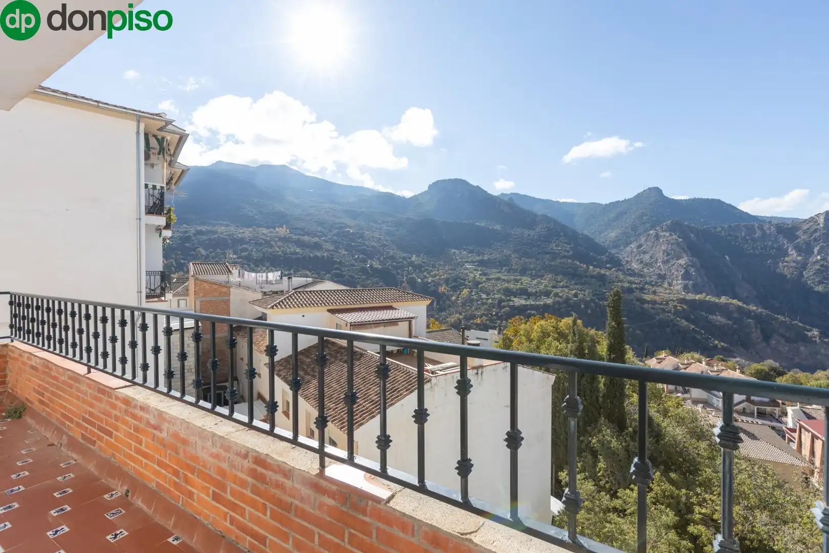 Vista exterior de Piso en venta en Güéjar Sierra con Terraza, Trastero y Balcón