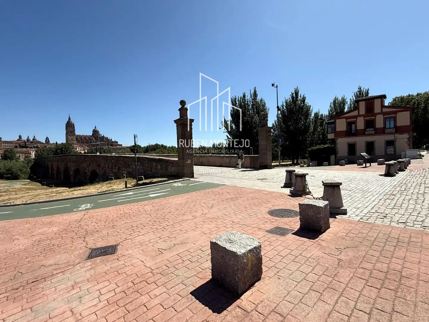 Außenansicht von Einfamilien-Reihenhaus zur Miete in Salamanca mit Heizung, Terrasse und Abstellraum