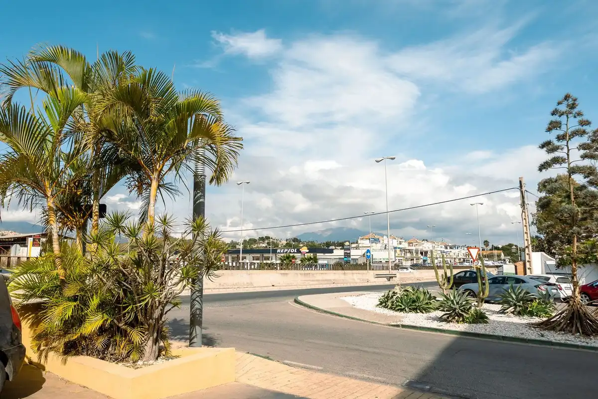 Vista exterior de Oficina de alquiler en Estepona con Aire acondicionado