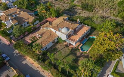 Exterior view of House or chalet for sale in Estepona  with Air Conditioner, Private garden and Terrace