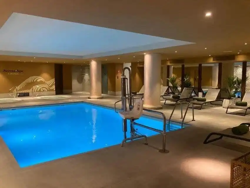Piscina de Apartamento en venta en Madrid con Calefacción