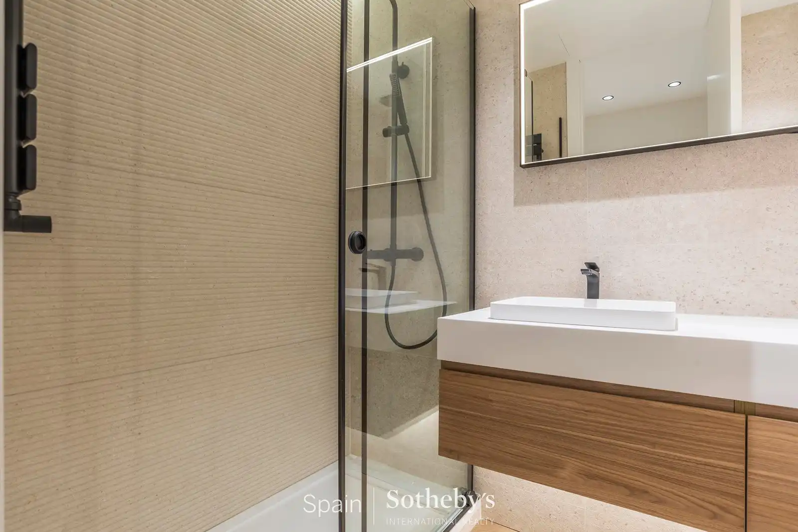 Bany de Apartament en venda en Madrid amb Aire condicionat i Calefacció