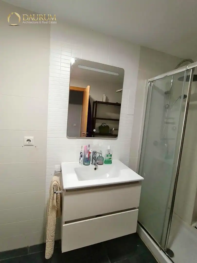 Bathroom of Flat for sale in Casc Urbà