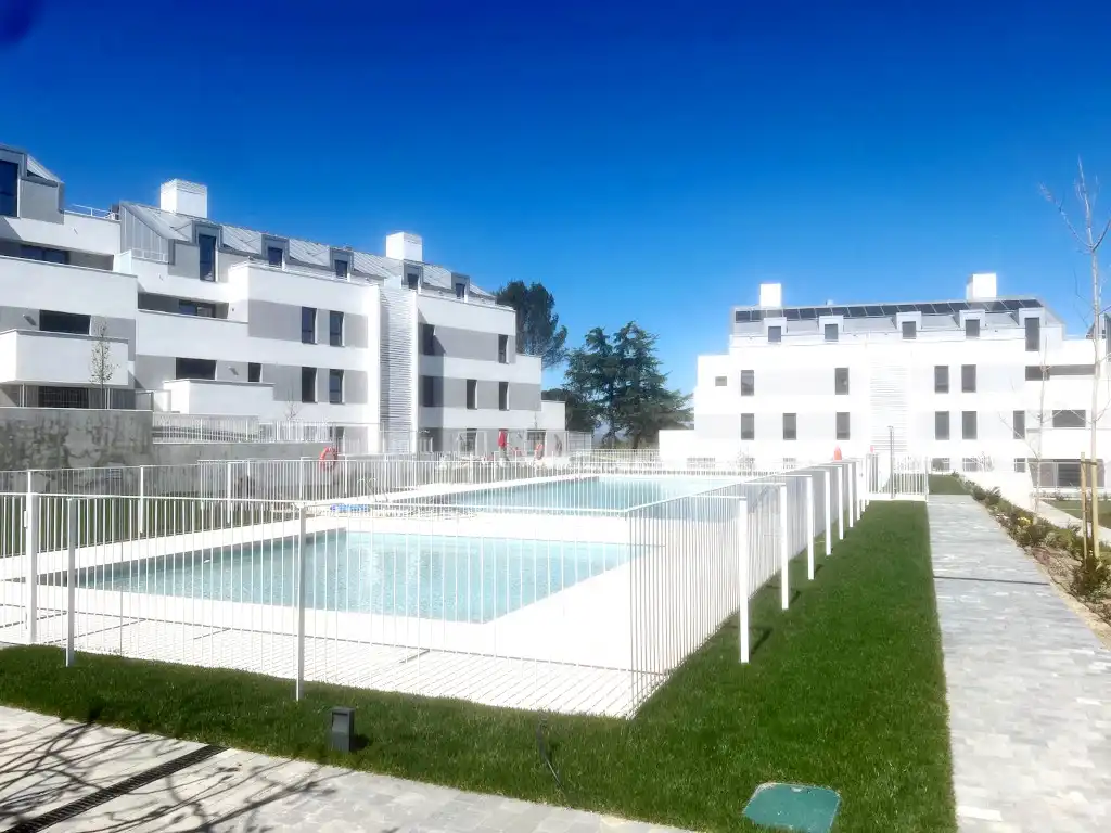 Swimming pool of Flat for rent in Cobeña  with Air Conditioner, Heating and Terrace