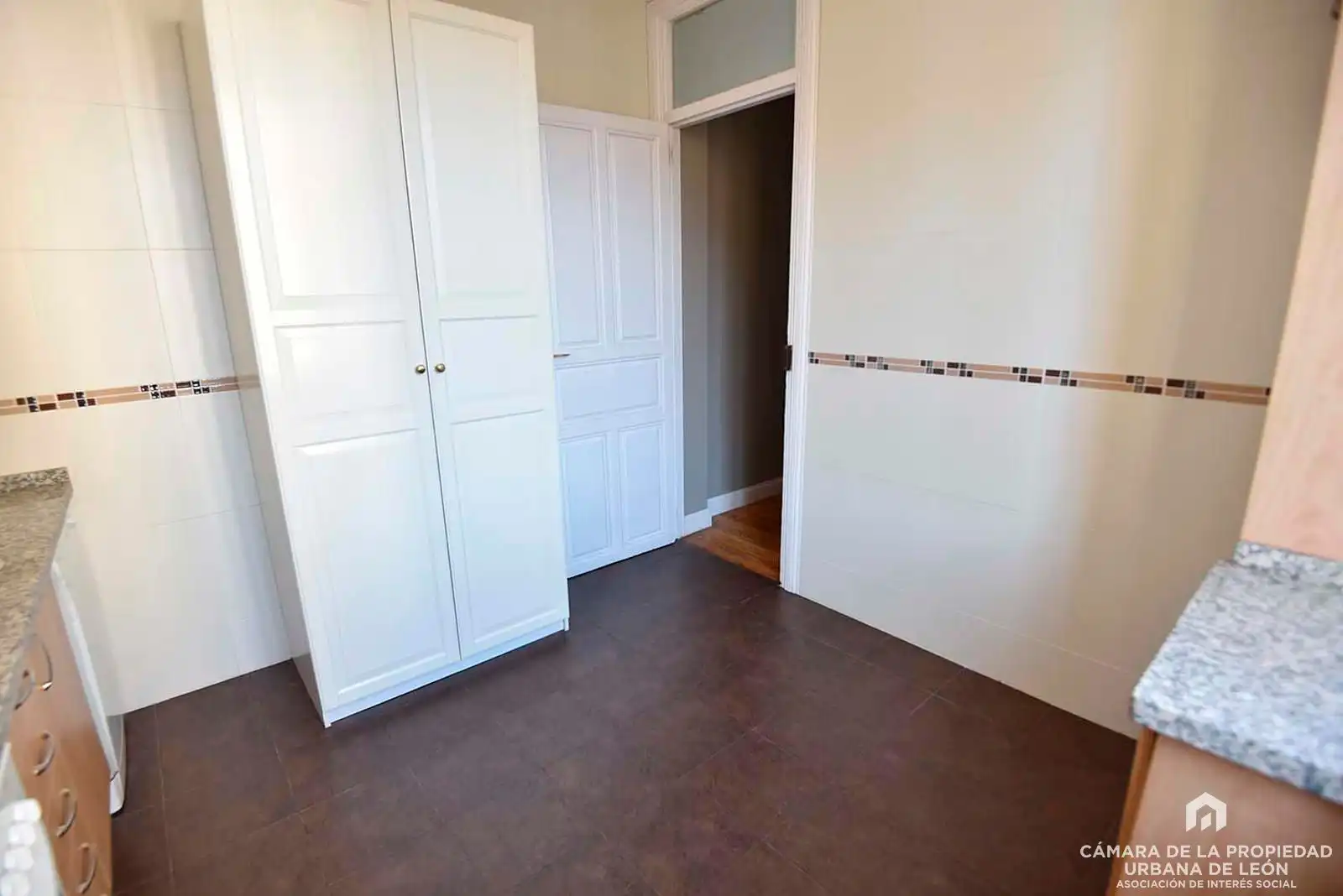 Habitación de Piso de alquiler en León Capital  con Calefacción