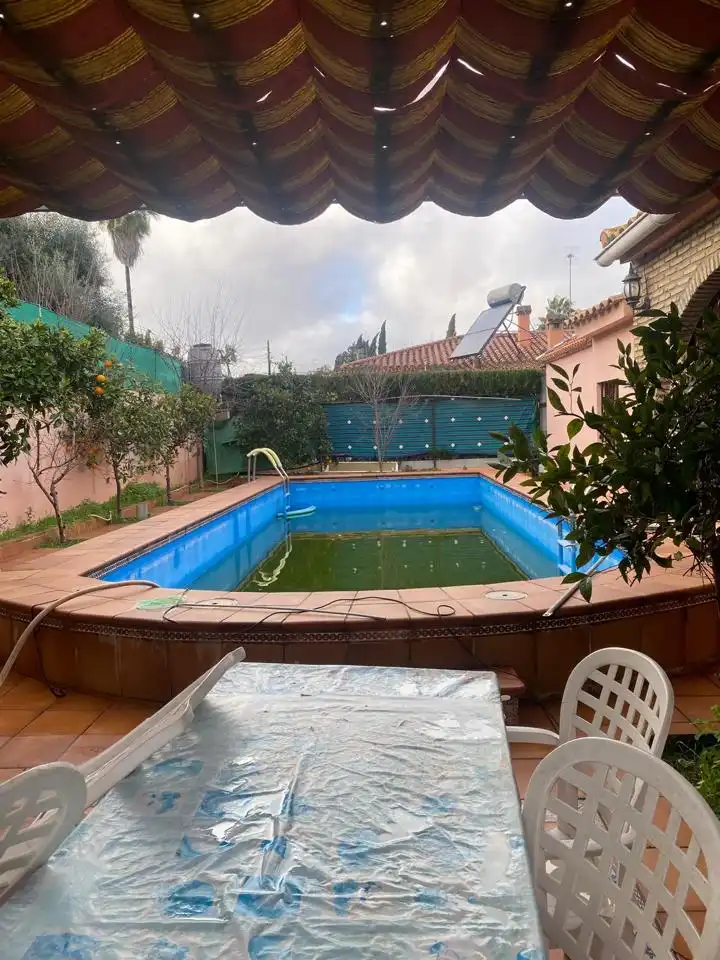 Piscina de Casa o xalet en venda en Dos Hermanas amb Aire condicionat, Jardí privat i Piscina