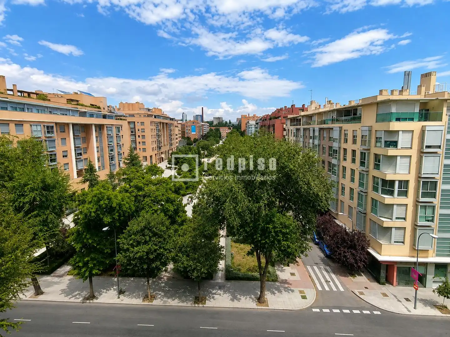 Vista exterior de Piso en venta en Madrid con Calefacción