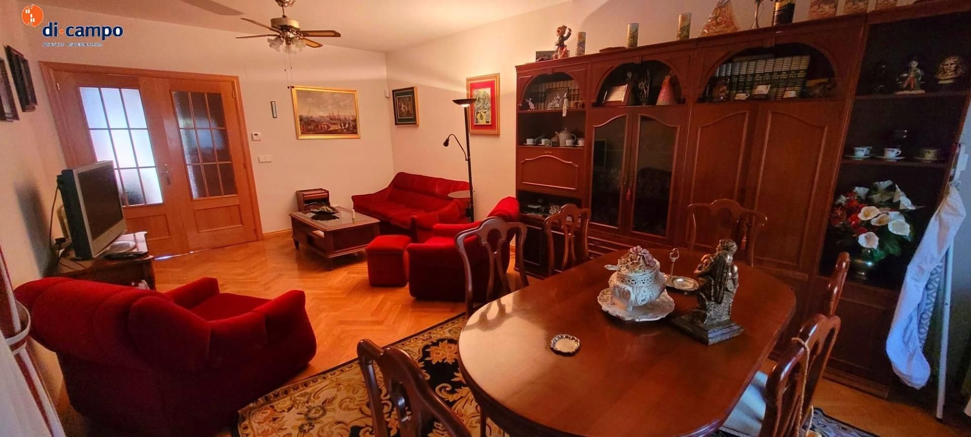 Sala d'estar de Casa adosada en venda en Valladolid Capital amb Calefacció, Jardí privat i Terrassa