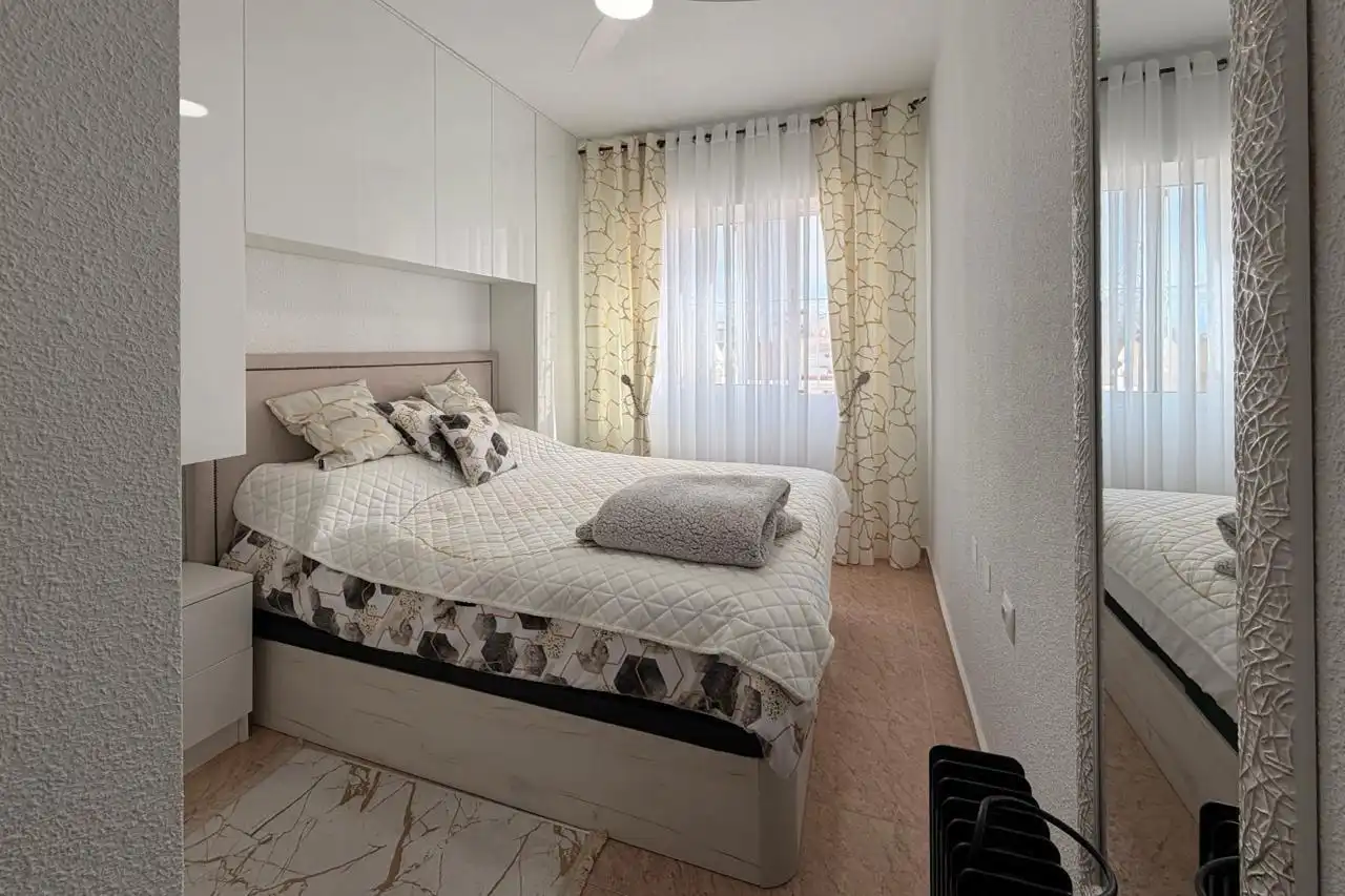 Habitación de Planta baja en venta en Torrevieja con Aire acondicionado, Calefacción y Terraza