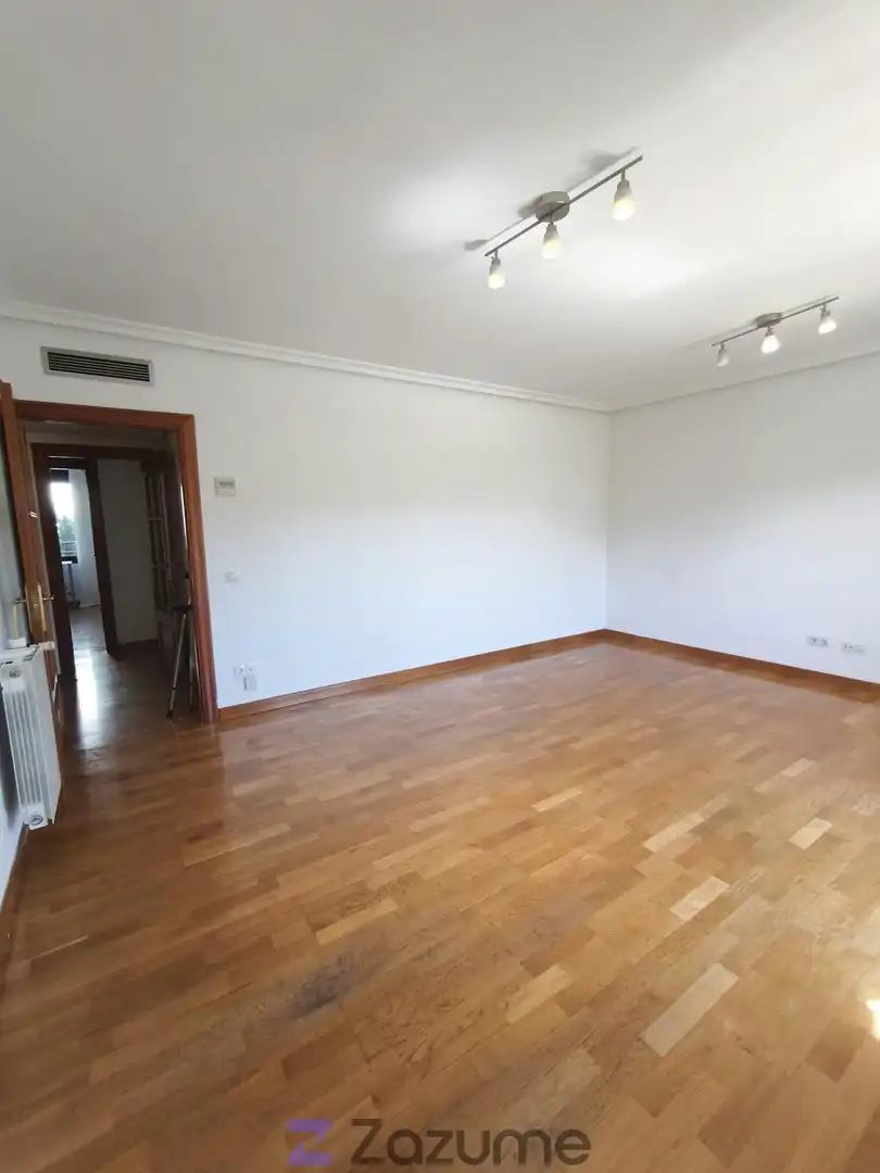 Wohnzimmer von Wohnungen zur Miete in Madrid mit Klimaanlage, Heizung und Privatgarten