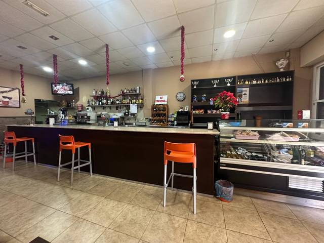 Local comercial en Alquiler en San Antón
