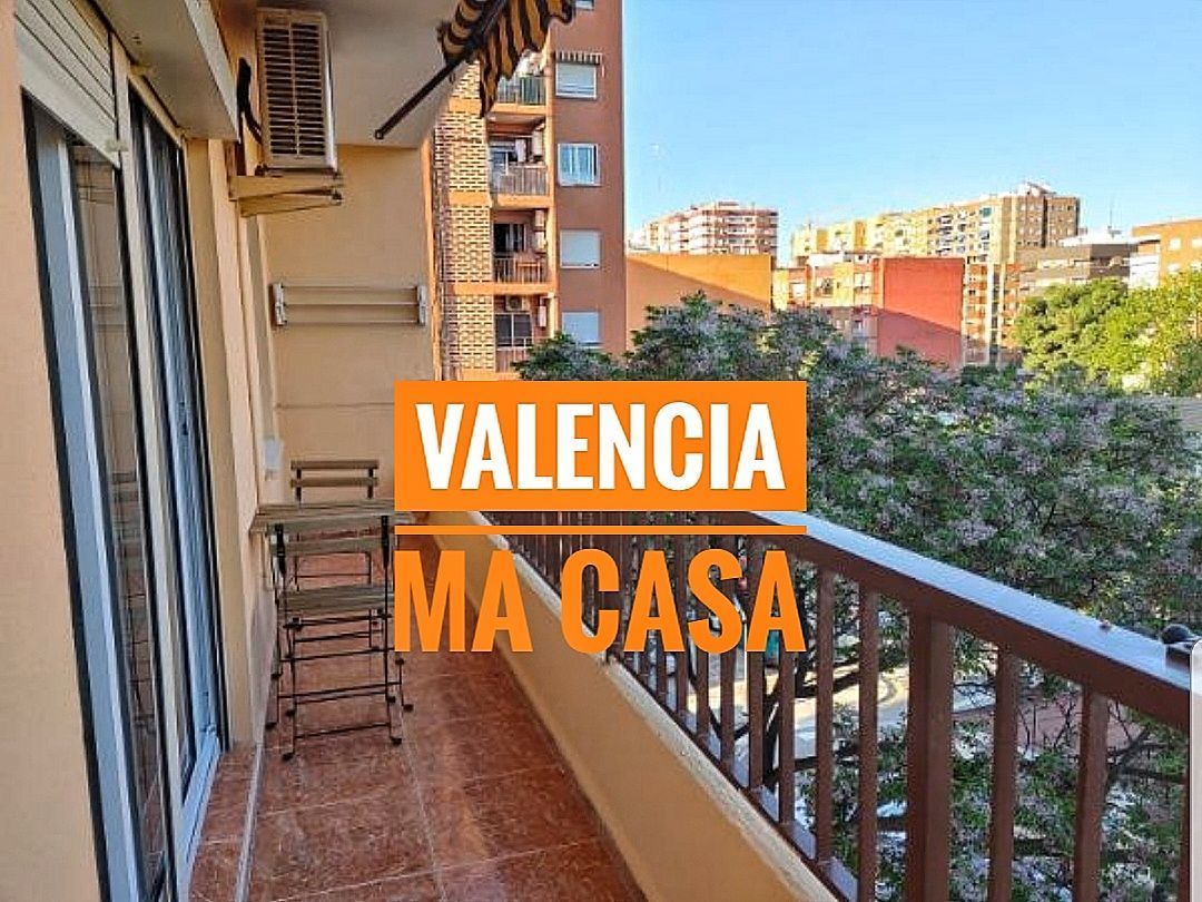 Exterior view of Flat to rent in  Valencia Capital  with Air Conditioner, Heating and Storage room