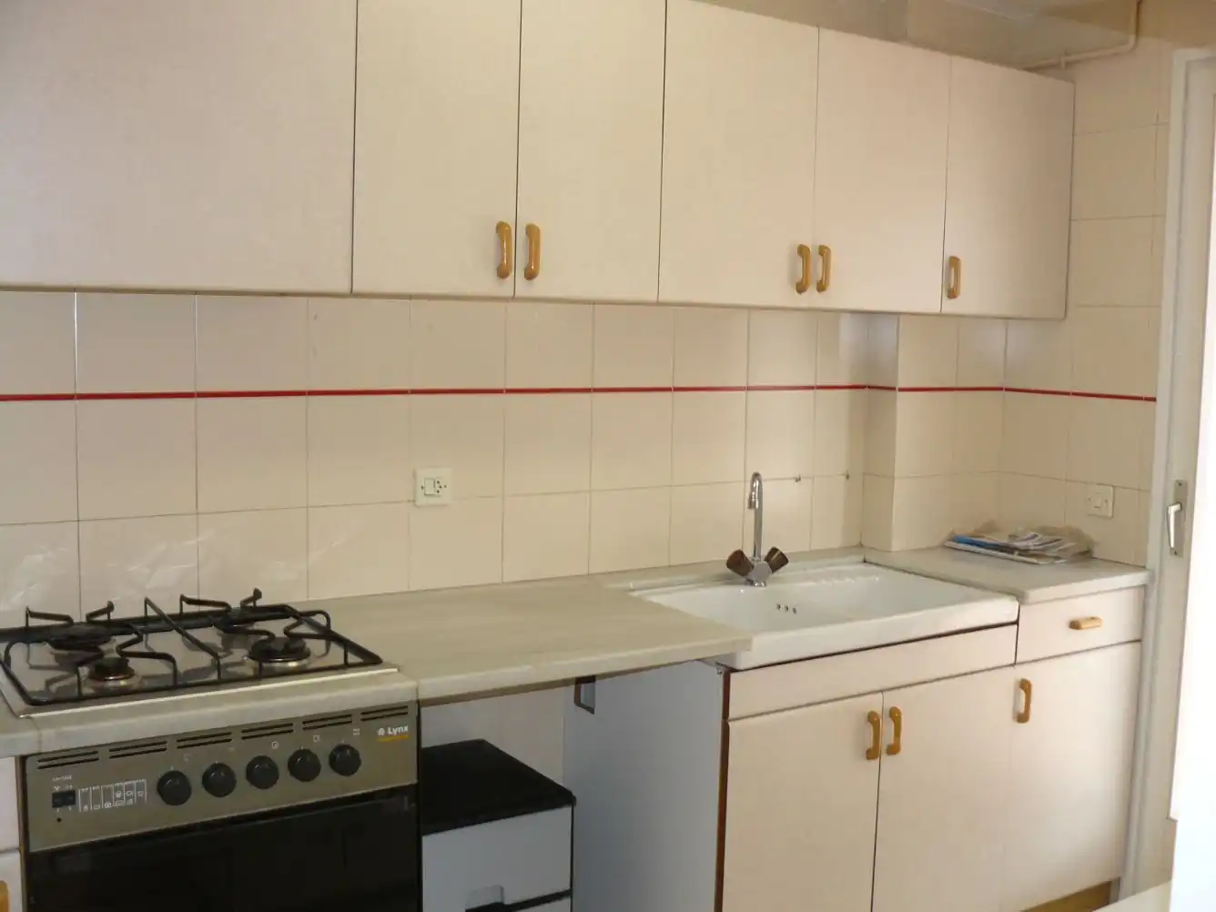 Cuina de Pis de lloguer en Girona amb Calefacció, Terrassa i Traster