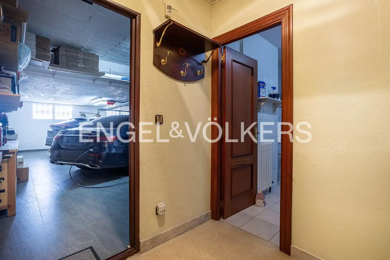 Einfamilien-Reihenhaus zum Verkauf in Santander mit Heizung, Privatgarten und Terrasse