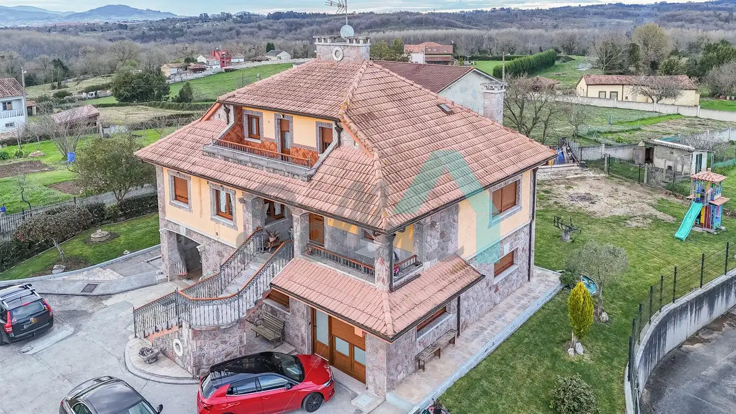 Houses for sale in Camíno De Castañéu, Viella - Granda - Meres