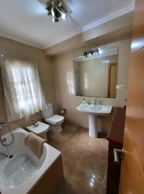 Bany de Apartament en venda en Almería amb Aire condicionat