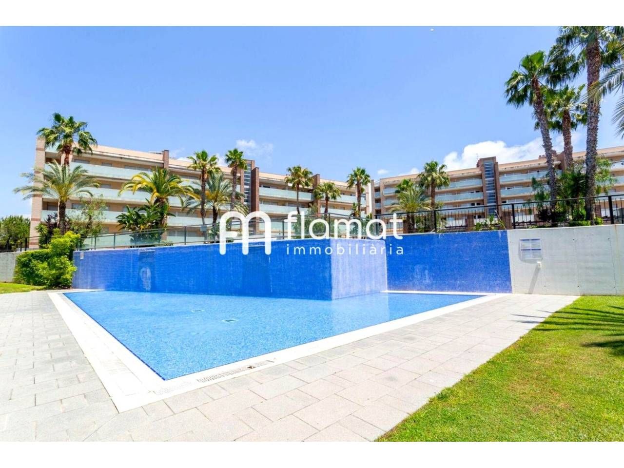 Swimming pool of Flat for sale in Salou  with Air Conditioner, Heating and Private garden