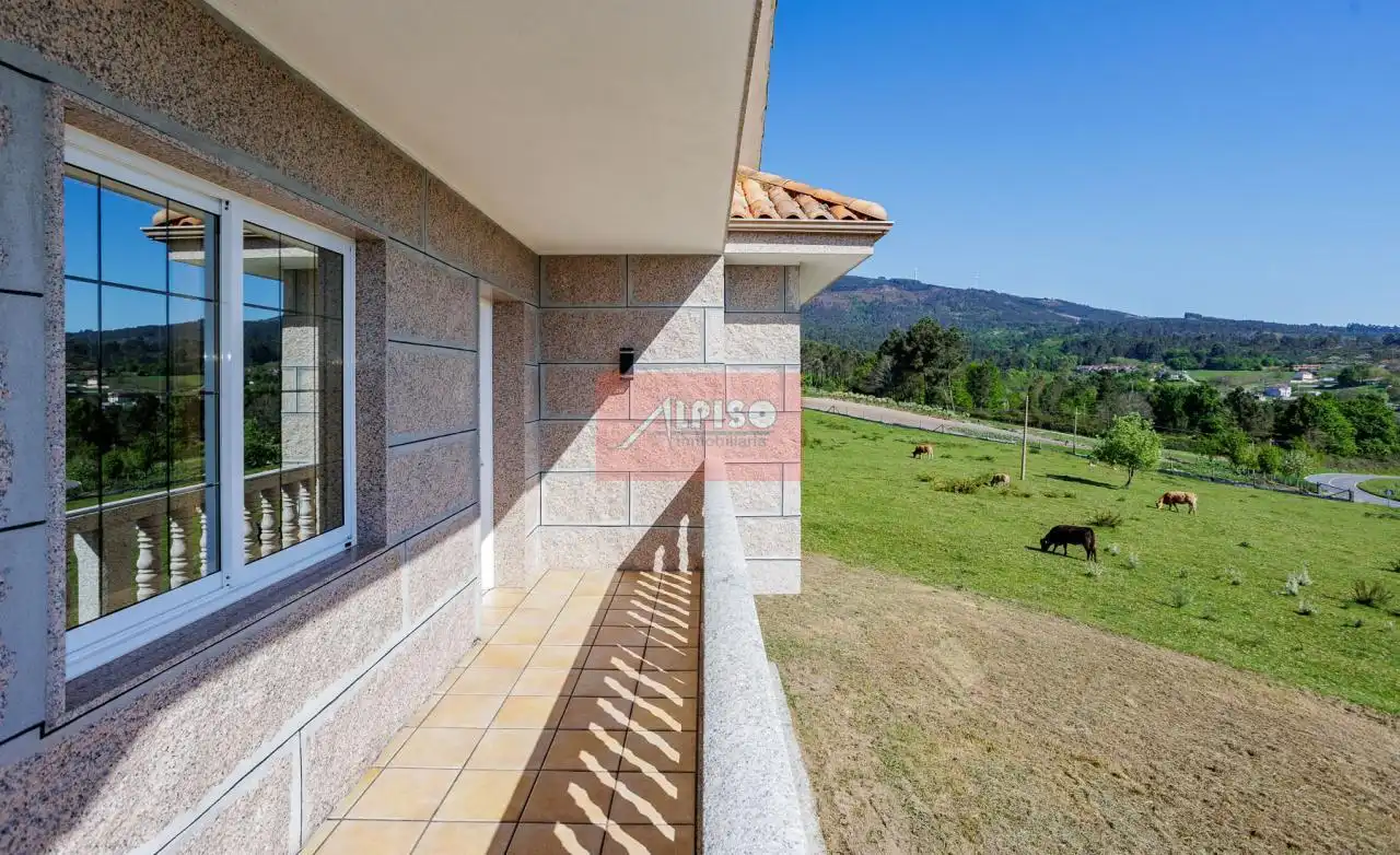 Vista exterior de Casa o chalet en venta en O Carballiño   con Calefacción, Jardín privado y Terraza