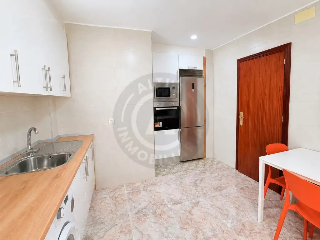 Cocina de Piso de alquiler en Cáceres con Amueblado, Lavadora y Microondas