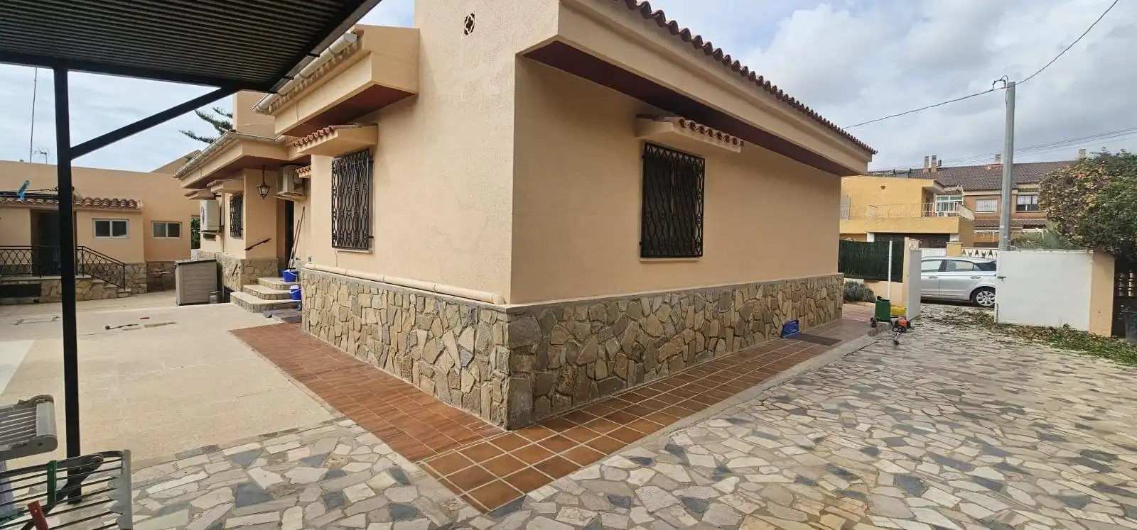 Vista exterior de Casa o xalet en venda en Mutxamel amb Jardí privat, Piscina i Moblat