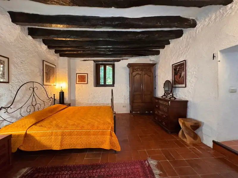 Habitación de Finca rústica en venta en Ullastret con Aire acondicionado, Calefacción y Jardín privado