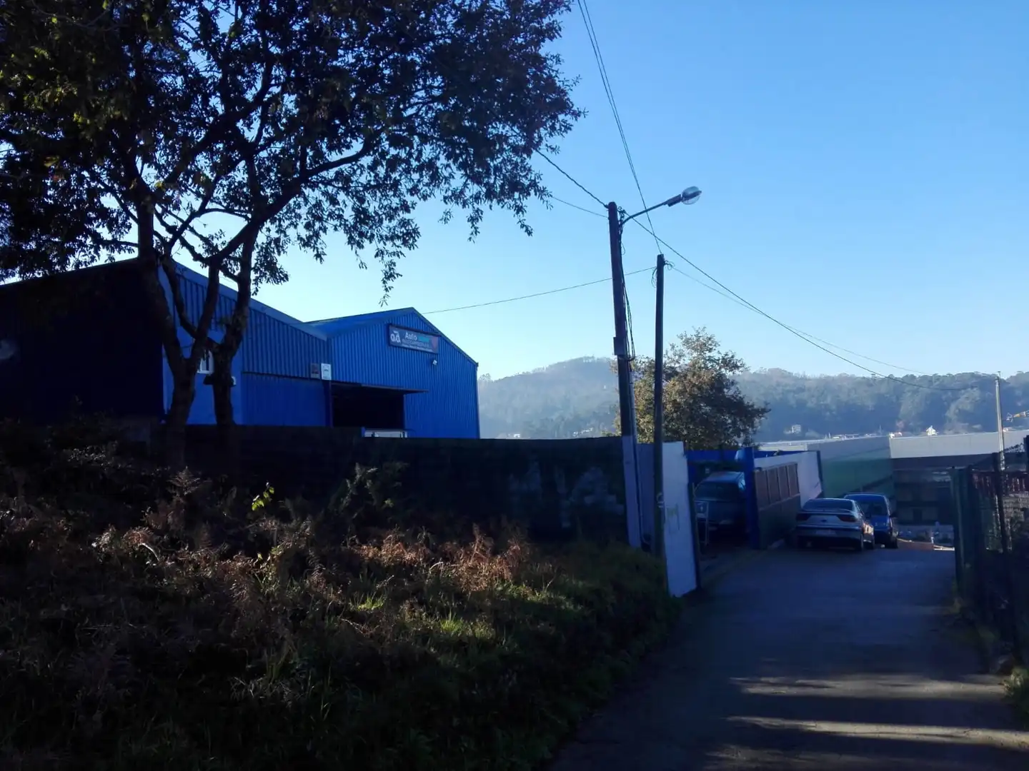 Vista exterior de Nau industrial en venda en Vigo 