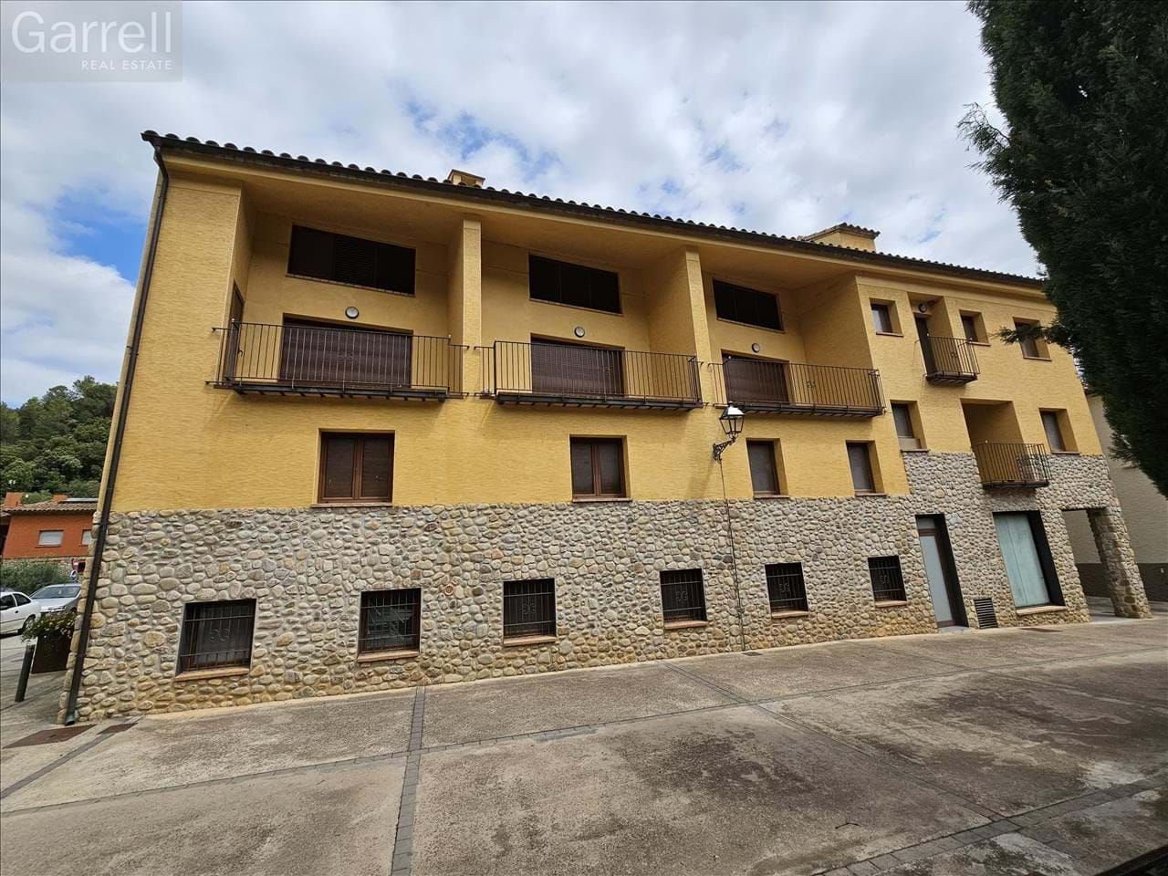 Vista exterior de Edifici en venda en Albanyà