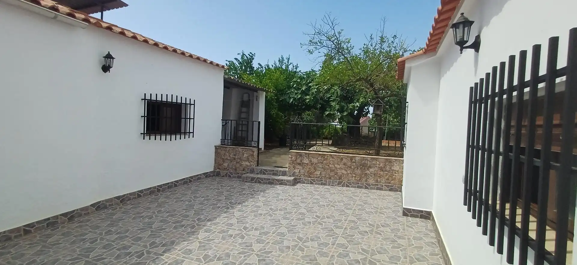 Vista exterior de Casa o xalet en venda en Cheles amb Terrassa, Traster i Balcó