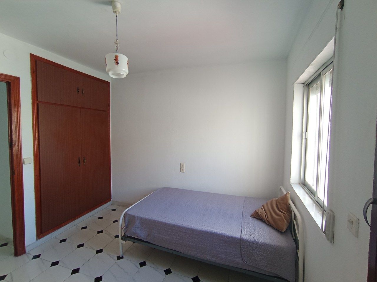 Habitación de Finca rústica de alquiler en Riogordo con Terraza, Trastero y Amueblado