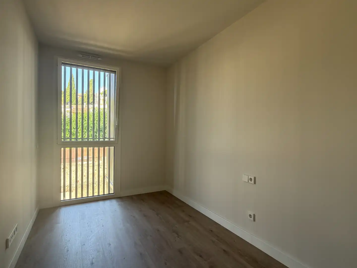 Bedroom of Flat for rent in Tiana  with Air Conditioner, Heating and Parquet flooring