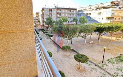 Vista exterior de Apartament en venda en Guardamar del Segura amb Aire condicionat, Terrassa i Balcó