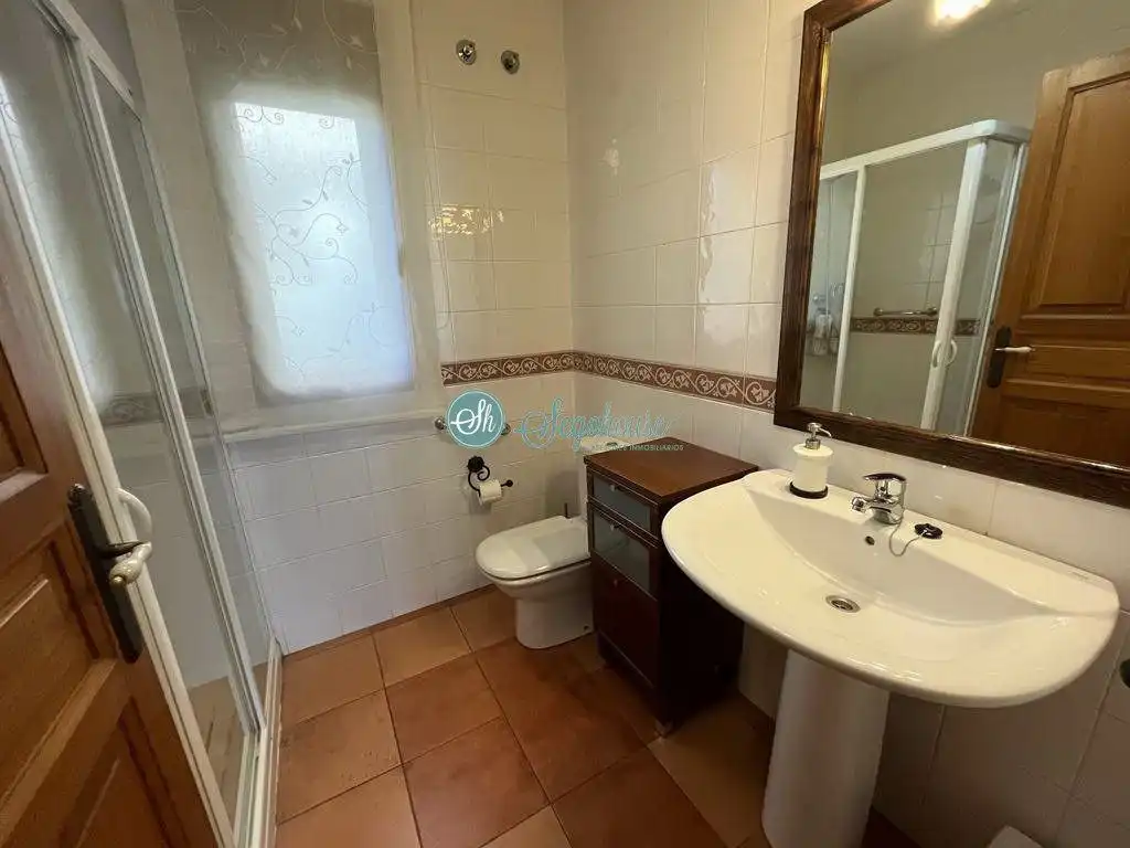 Bany de Casa o xalet de lloguer en Palazuelos de Eresma amb Calefacció, Terrassa i Moblat