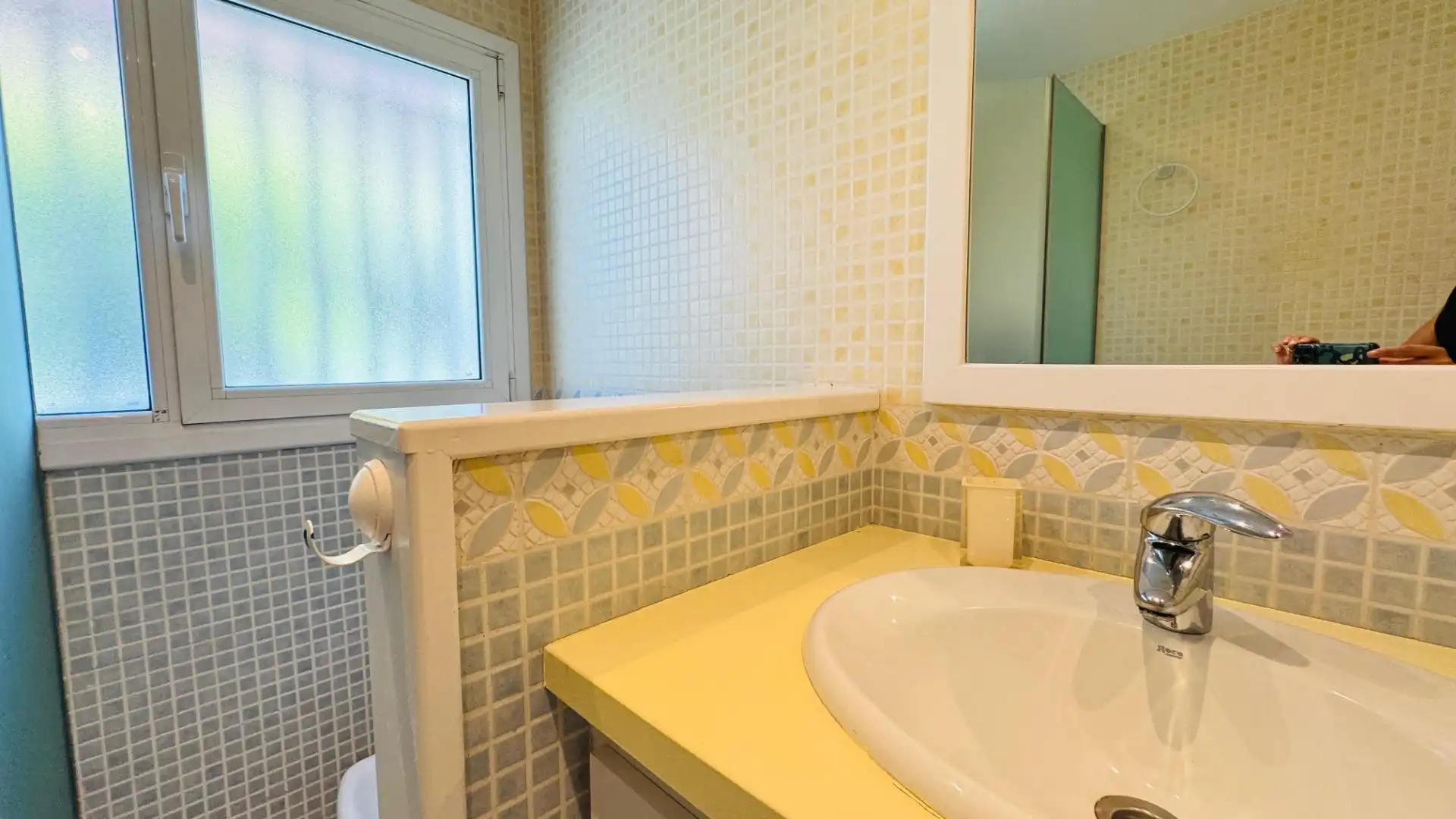 Badezimmer von Erdgeschoss zur Miete in Vilanova i la Geltrú mit Klimaanlage, Heizung und Terrasse