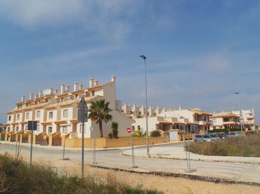 Bajo con piscina en venta en Calle Orégano 33