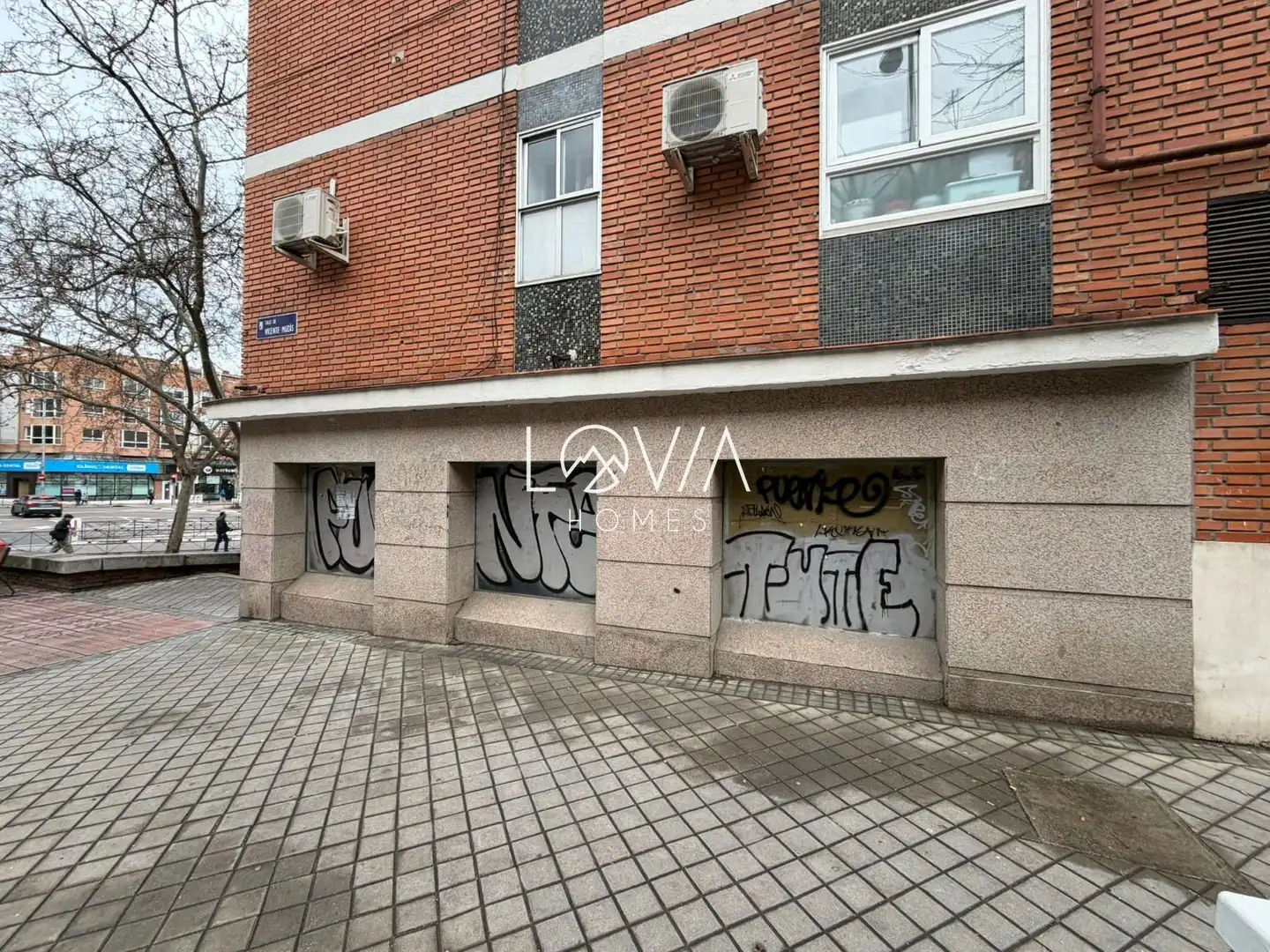 Vista exterior de Local en venda en Madrid