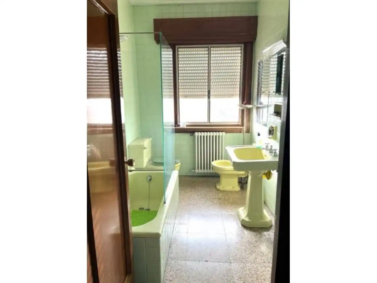 Bany de Casa o xalet en venda en Ourense Capital  amb Calefacció, Jardí privat i Parquet