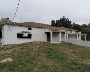 Außenansicht von Country house zum verkauf in Navahondilla mit Privatgarten, Terrasse und Abstellraum