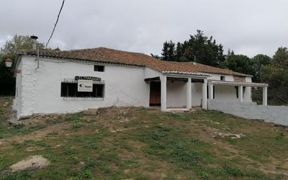 Vista exterior de Finca rústica en venda en Navahondilla amb Jardí privat, Terrassa i Traster