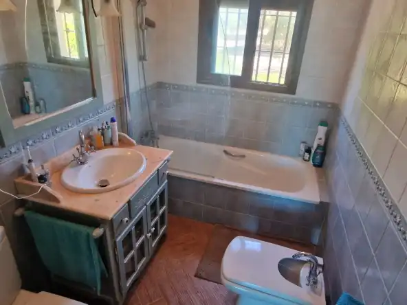 Bany de Casa o xalet en venda en Alhaurín El Grande amb Aire condicionat, Jardí privat i Terrassa