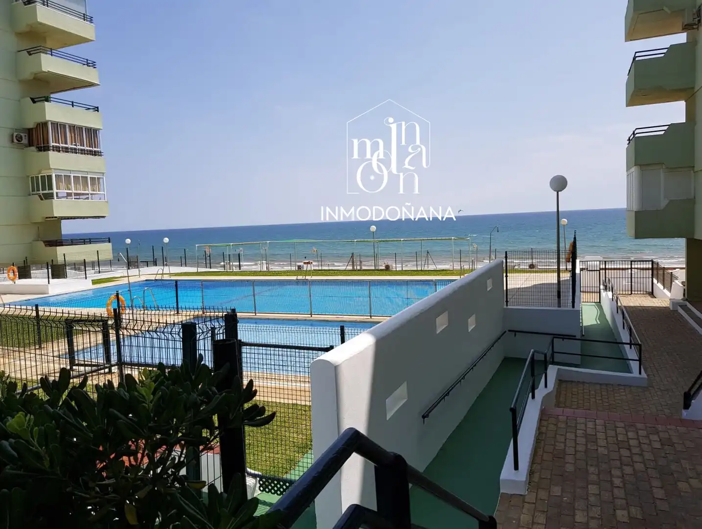 Vista exterior de Piso en venta en Almonte con Terraza y Piscina comunitaria