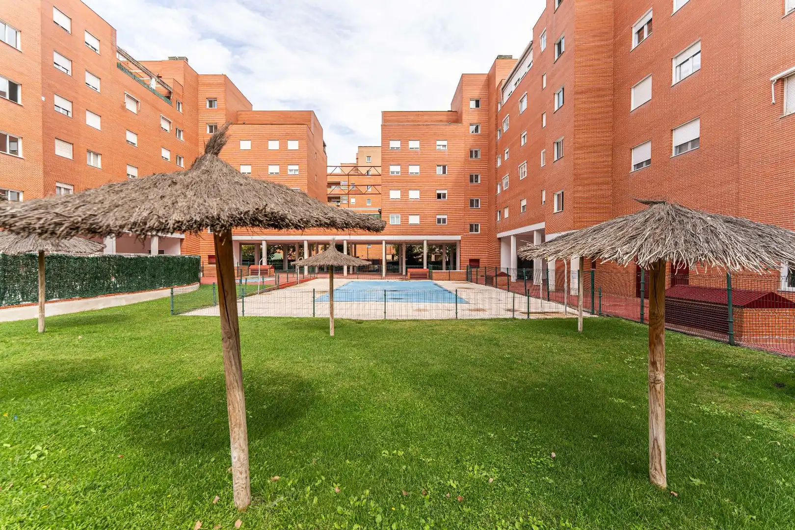Vista exterior de Piso en venta en Universidad - Hospital